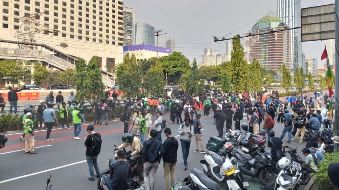 Mapolda Metro Dikepung, Jalan Sudirman-Gatot Subroto Macet Parah!