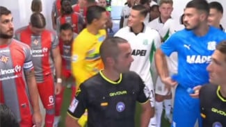  Blunder Fatal Sassuolo, Momen Pelukan Jay Idzes dan Emil Audero di Serie A