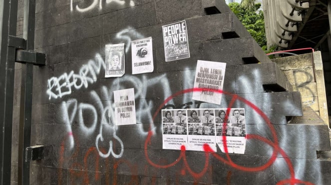 El estado del edificio de la Policía Regional del Metro Jaya después de la protesta.