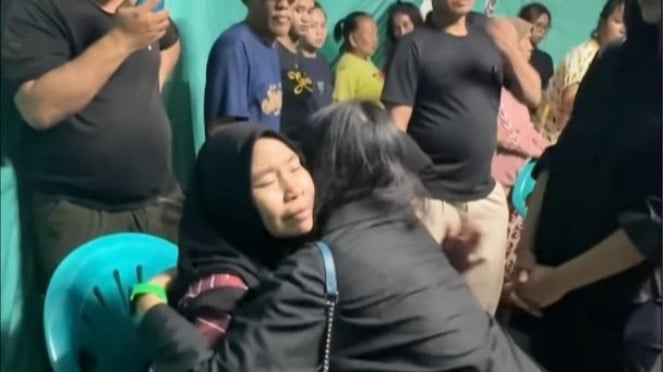 La ocupación brinda asistencia a la familia de Indonesia affan Carniawan