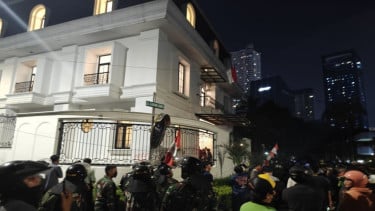 Los residentes saquearon la casa de Eko Patrio
