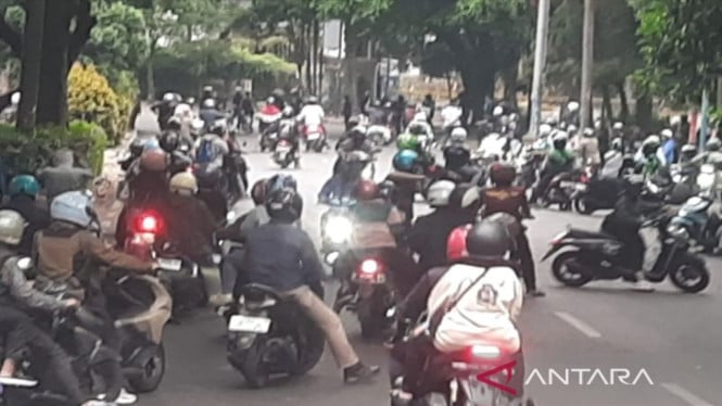 Mahasiswa UPI Bandung Ditusuk OTK saat Tolong Orang Dikeroyok di Tengah Demo