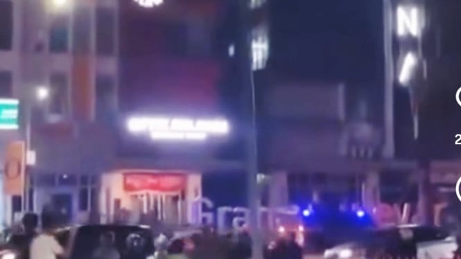 Polres Bekasi Kota Diserang Massa, Polisi Tindak Tegas Tembakkan Gas Air Mata