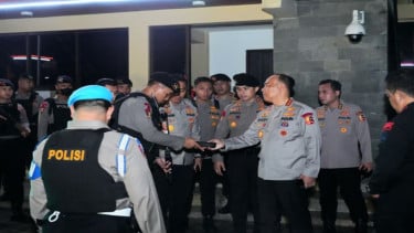 Wakapolri Kamzen Deedi Prastio (tercera derecha)