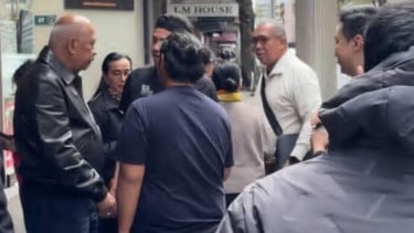El miembro del DPR, Melchius Mekeng, fue golpeado por un aerosol de diáspora indonesia en Australia
