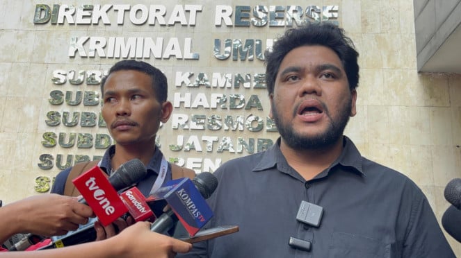 Asistente de investigación de Lokaru Fian Alaidras (derecha)