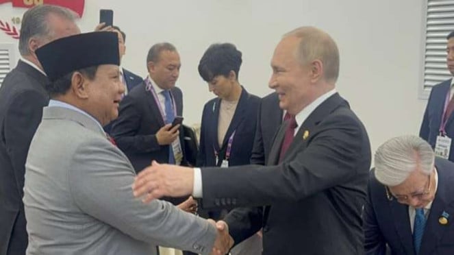 El presidente de Indonesia, Prabo Supo y el presidente ruso Vladimir Putin en Beijing