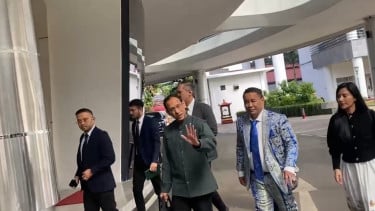 Mendikbudristek, Nadiem Makarim (tengah)