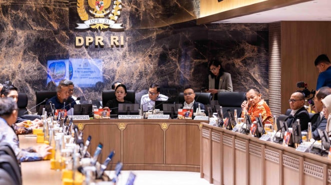 Puan Pimpin Rapat bahas tuntutan rakyat bersama Pimpinan Fraksi di DPR