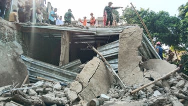 El edificio de la Asamblea Taklim se derrumbó en Bogore.