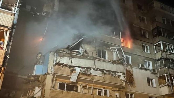 Kyiv, Ucraina, missili russi e droni mirati a condomini