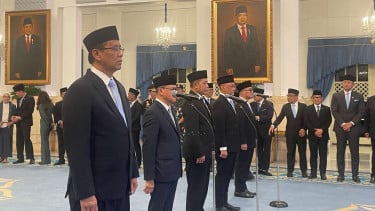 Purbaya Yudhi Saadwawa (derecha) fue nombrado ministro de finanzas