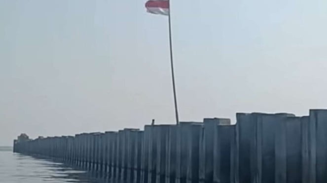 Tanggul beton Cilincing, Jakarta Utara jebol