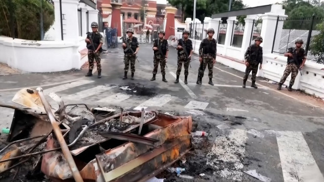 Militer berjaga-jaga pasca aksi demonstrasi dan kerusuhan yang melanda Nepal