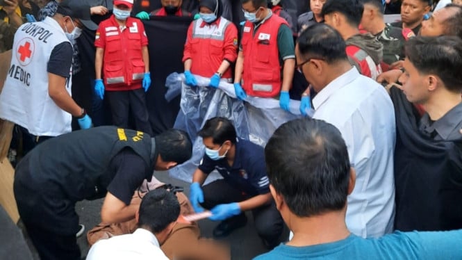 Wanita Muda Tewas Diduga Terjun dari Lantai 11 King Mall Bandung, Jenazah Dibawa ke Rumah Sakit