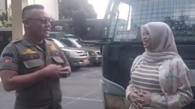 Ibu Hamil di Tasikmalaya Ngidam Naik Truk Satpol PP