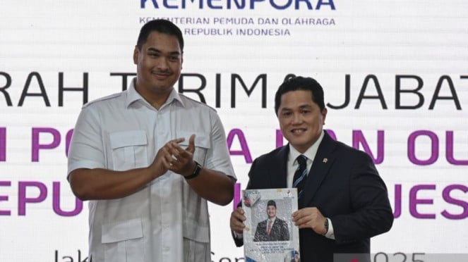 Serah terima jabatan Menpora dari Dito Ariotedjo ke Erick Thohir
