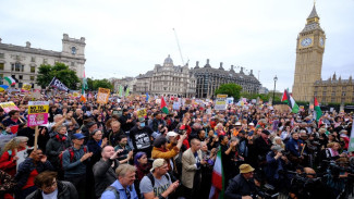 Ribuan Orang di London Tolak Kedatangan Trump, Sebut 'Politik Trumpisme' Menjijikan