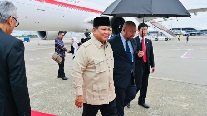 El presidente indonesio, Probo Subaonto, llegó a Osaka en Japón