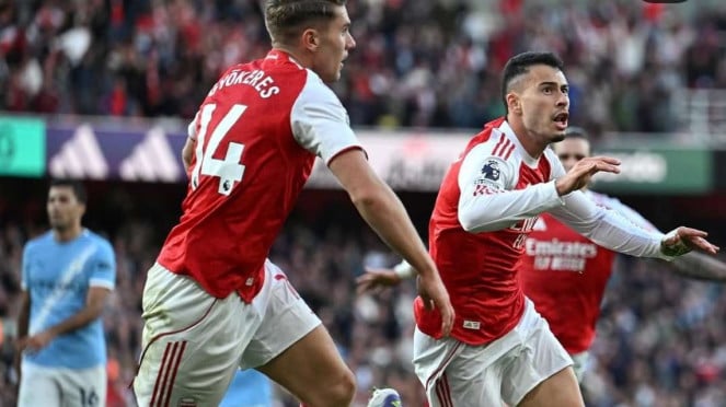 El jugador del Arsenal Gabriel Martinelli celebra los goles