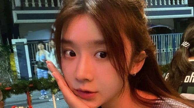 Aktris China, Song Yiren.