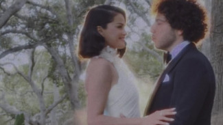 Selena Gomez dan Benny Blanco Resmi Menikah, Intip Potret Intim yang Bikin Baper