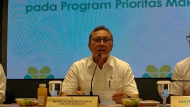 El ministro de Coordinación de Alimentos, Zulkifli Hasan, celebró una conferencia de prensa de envenenamiento de MBG