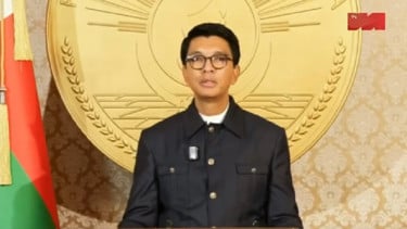 Presiden Madagaskar Andry Rajoelina mengumumkan pembubaran pemerintahan