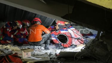 El equipo conjunto SAR está buscando a las víctimas de un musulmán colapsado en Ponpes en Al -kojini Ponps