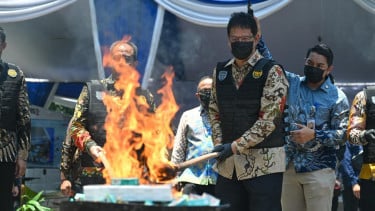 Ministro de Finanzas, Purbaya Yudhi Sadewa, Java Oriental 