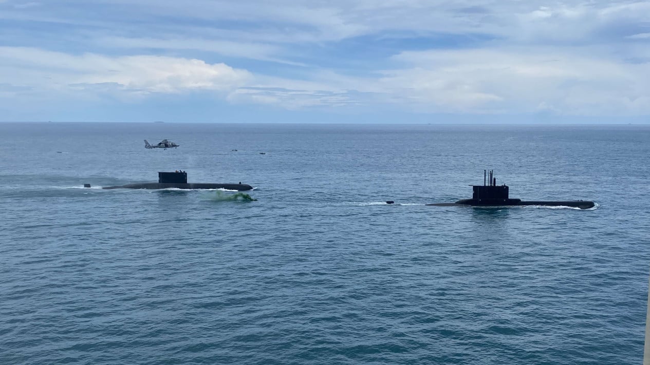Kapal Selam KRI Cakra-401 dan KRI Alugoro-405