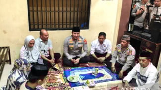 Sepasang Kekasih Tersangka Pengedar Narkoba Dinikahkan di Ruang Tahanan Polres Gowa