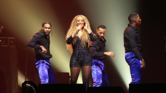 TERPOPULER  Alasan Mariah Carey Gak Banyak Gerak di Konser, Pinkan Mambo Tampil Berani
