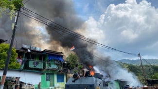 Kebakaran Hebat di Kodam Lama Jayapura, Puluhan Rumah Warga Ludes Terbakar