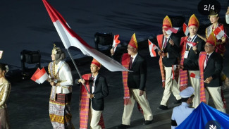 Busana Adat Nusantara Warnai Parade Indonesia di Upacara Pembukaan SEA Games 2025