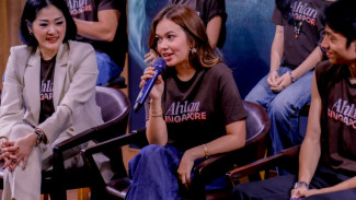 Jadi Mahasiswi Berhijab di Film Ahlan Singapore, Rebecca Klopper: Tantangan Fisiknya Lumayan Ya!