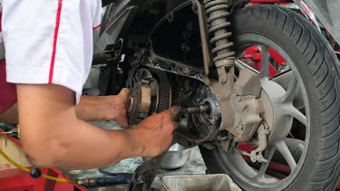 Ilustrasi servis motor