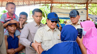Prabowo Dengarkan Langsung Permintaan Korban Bencana di Tapanuli Selatan