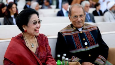 Presiden ke-5 RI Megawati Soekarnoputri (kiri)