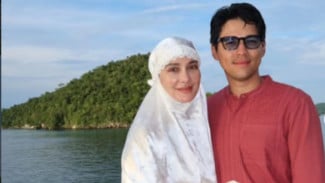 Luna Maya dan Maxime Bouttier Rayakan Lebaran di Tengah Laut, Salat Idul Fitri di Kapal Phinisi