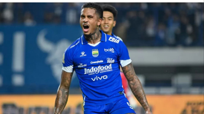 Ramon Tanque membela tim Persib