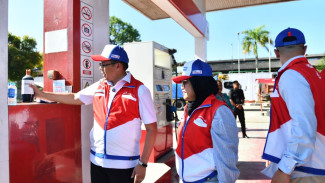 Pastikan Pasokan Terjaga, Komisaris Pertamina Cek Distribusi BBM dan LPG di Sorong