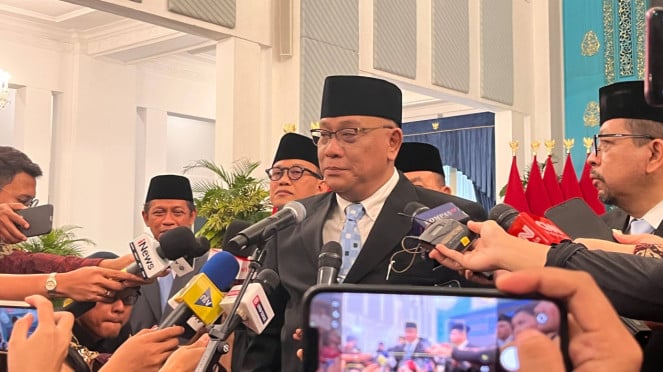 Menteri Lingkungan Hidup, Jumhur Hidayat di Istana Negara