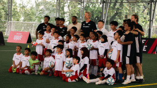 Legenda Manchester United Edwin van der Sar Datang, Anak-anak Indonesia Dapat Pengalaman Tak Terlupakan