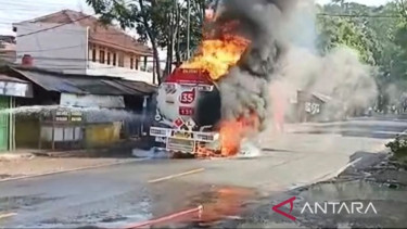 Truk Tangki Terbakar di Jalan Sukabumi-Cianjur