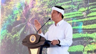 KDM Salurkan Langsung Bantuan Rp 4 Miliar dari Jabar Buat Perbaiki Rumah Korban Gempa NTT