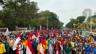 Peringati HUT RI Ke-81, Kelompok Pemuda dan Mahasiswa Gelar Kirab Merah Putih