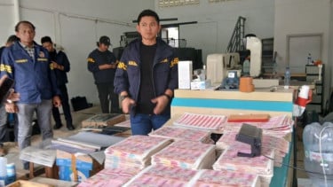 Polda Metro Jaya mengamankan barang bukti uang palsu pecahan Rp100.000 berjumlah 360.000 lembar dengan nilai Rp36 miliar