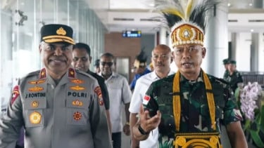 Danrem 173/PVB Brigjen TNI Vivin Alivianto (kanan)