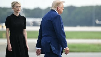Heboh! Sekertaris Pribadi Trump Tulis Surat untuk Sang Presiden, Isinya Bikin Geleng-geleng Kepala